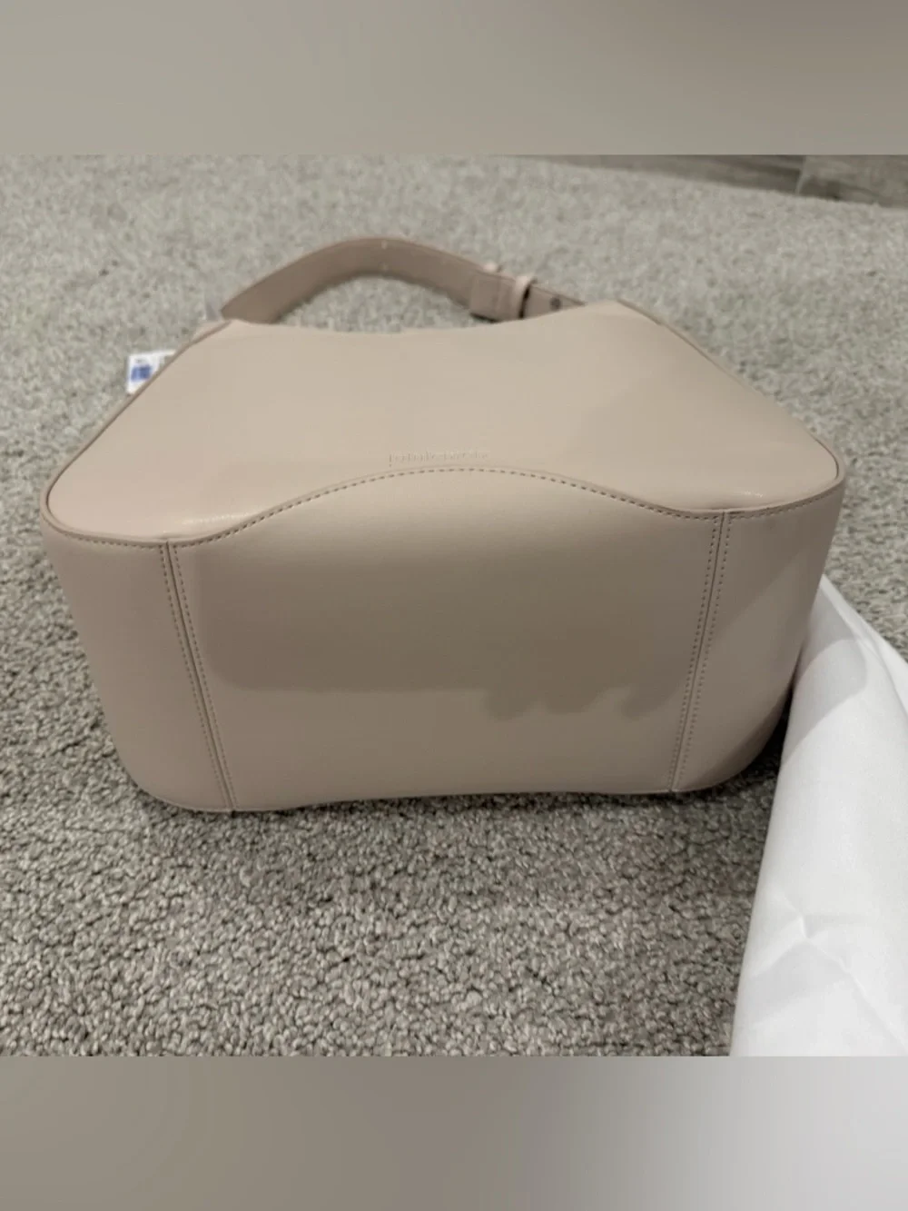 Lululemon NWT Leather Alternative Shoulder Bag Cashew 8L - Picture 5 of 12